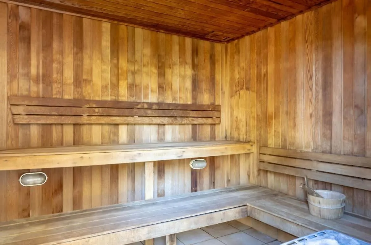 アパート Beachscape - Pool Gym Sauna マークーラ